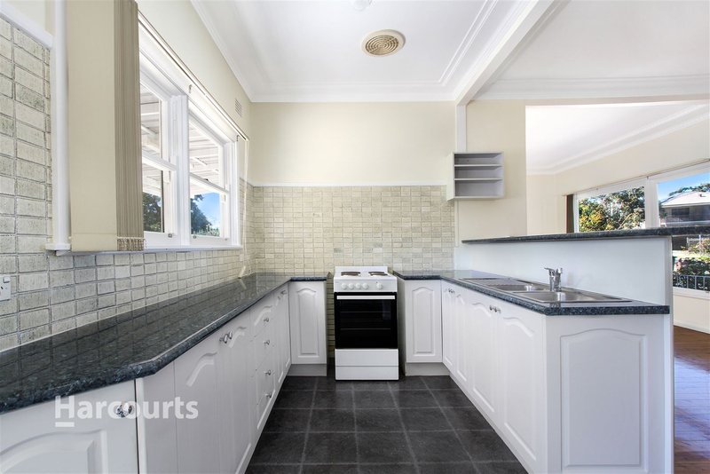 Photo - 6 Cleverdon Crescent, Figtree NSW 2525 - Image 3