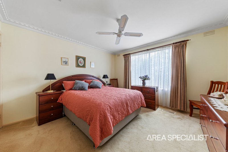 Photo - 6 Cloverset Avenue, Narre Warren VIC 3805 - Image 4