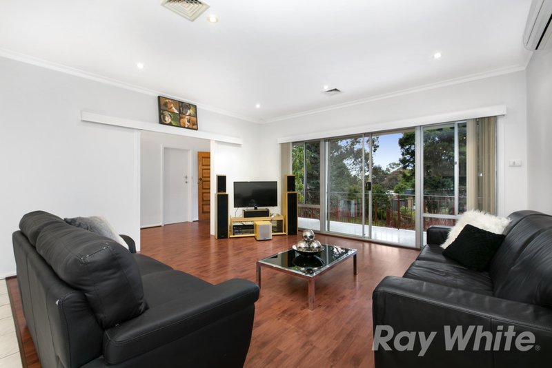 Photo - 6 Clyden Court, Burwood East VIC 3151 - Image 5