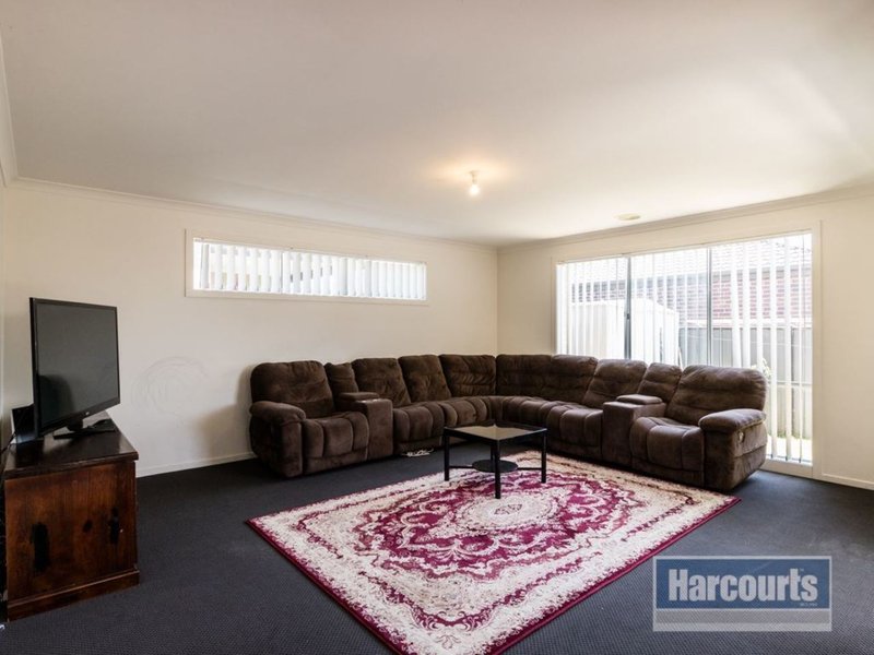 Photo - 6 Cob Terrace, Clyde North VIC 3978 - Image 4