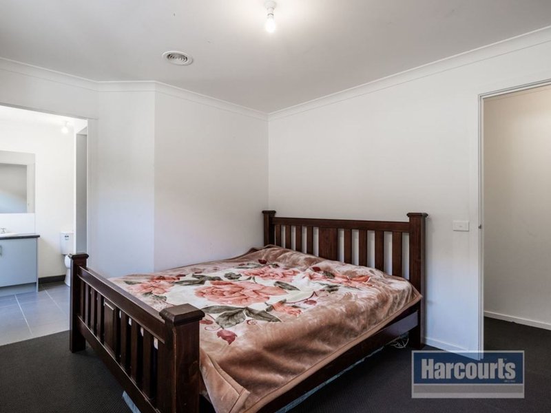 Photo - 6 Cob Terrace, Clyde North VIC 3978 - Image 5