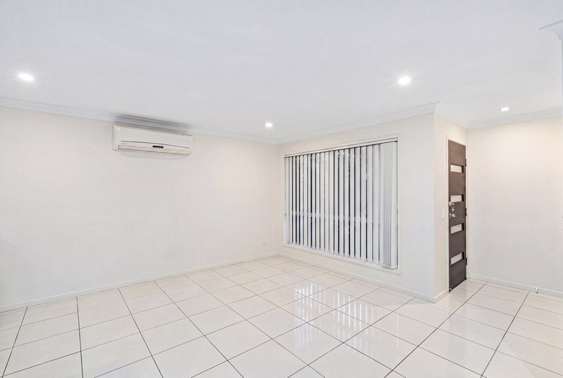 Photo - 6 Codrington Circuit, Pacific Pines QLD 4211 - Image 6