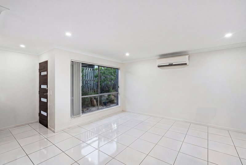 Photo - 6 Codrington Circuit, Pacific Pines QLD 4211 - Image 7