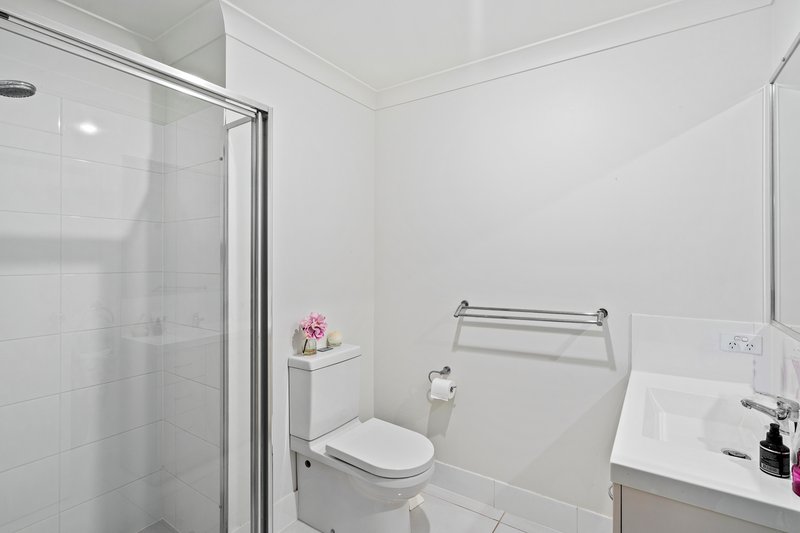 Photo - 6 Codrington Circuit, Pacific Pines QLD 4211 - Image 11