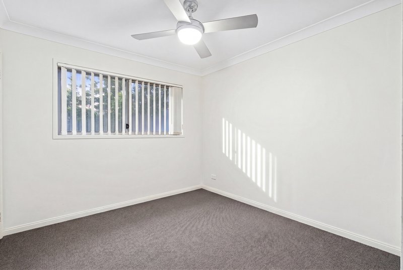 Photo - 6 Codrington Circuit, Pacific Pines QLD 4211 - Image 12