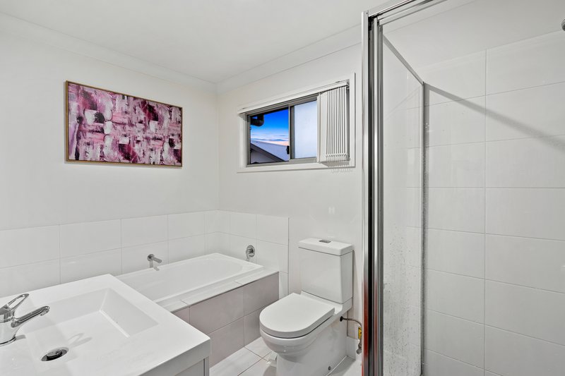 Photo - 6 Codrington Circuit, Pacific Pines QLD 4211 - Image 14