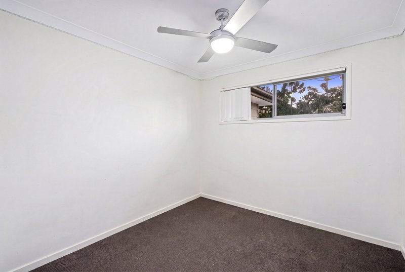 Photo - 6 Codrington Circuit, Pacific Pines QLD 4211 - Image 19