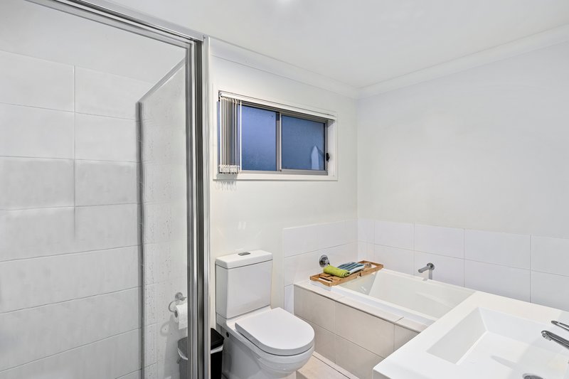 Photo - 6 Codrington Circuit, Pacific Pines QLD 4211 - Image 21