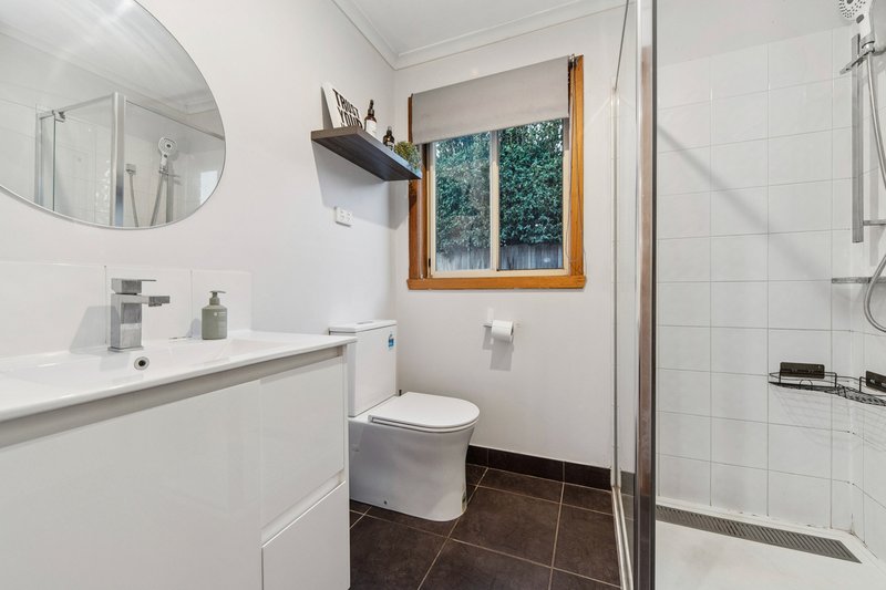 Photo - 6 Colwyn Close, Langwarrin VIC 3910 - Image 3