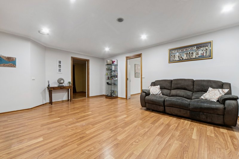 Photo - 6 Colwyn Close, Langwarrin VIC 3910 - Image 4