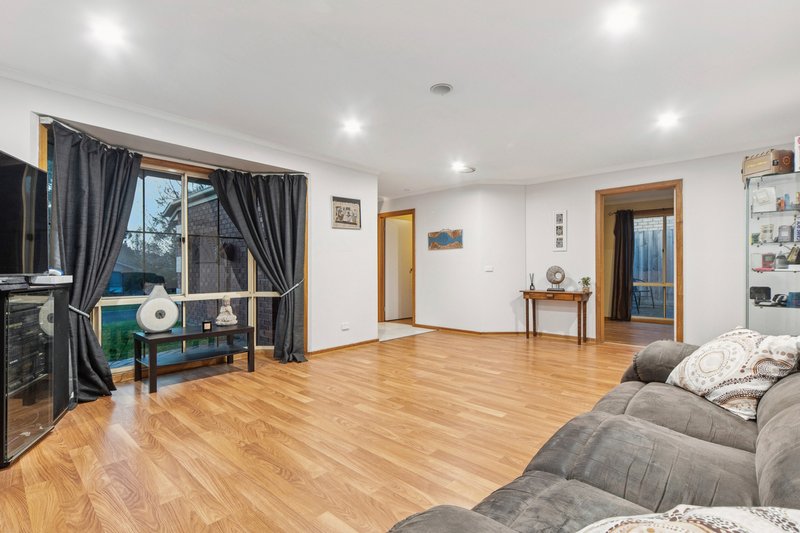 Photo - 6 Colwyn Close, Langwarrin VIC 3910 - Image 5
