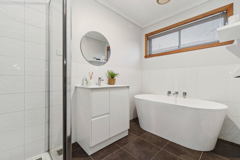 Photo - 6 Colwyn Close, Langwarrin VIC 3910 - Image 17