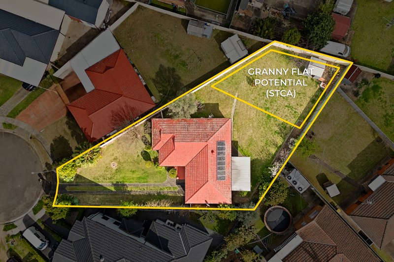 Photo - 6 Como Place, St Johns Park NSW 2176 - Image 2