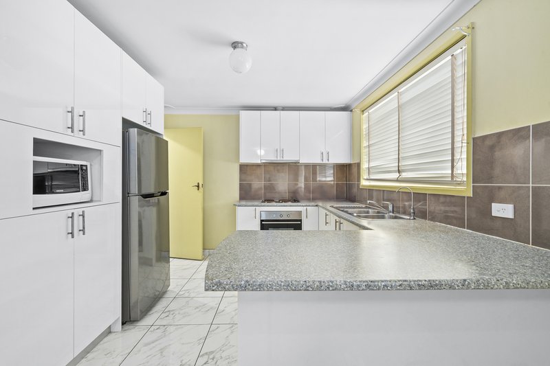 Photo - 6 Como Place, St Johns Park NSW 2176 - Image 3