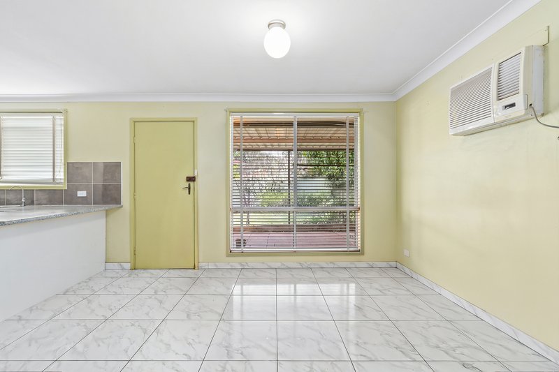 Photo - 6 Como Place, St Johns Park NSW 2176 - Image 5