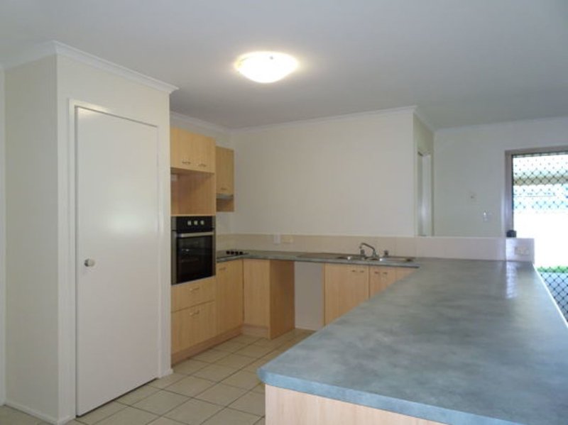 Photo - 6 Conan Close, Wulkuraka QLD 4305 - Image 4