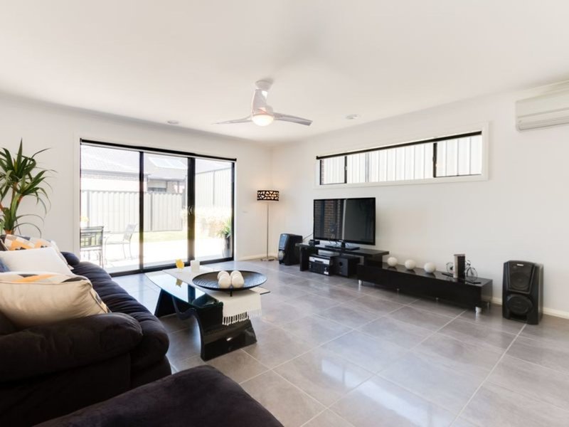 Photo - 6 Constance Way, Pakenham VIC 3810 - Image 2