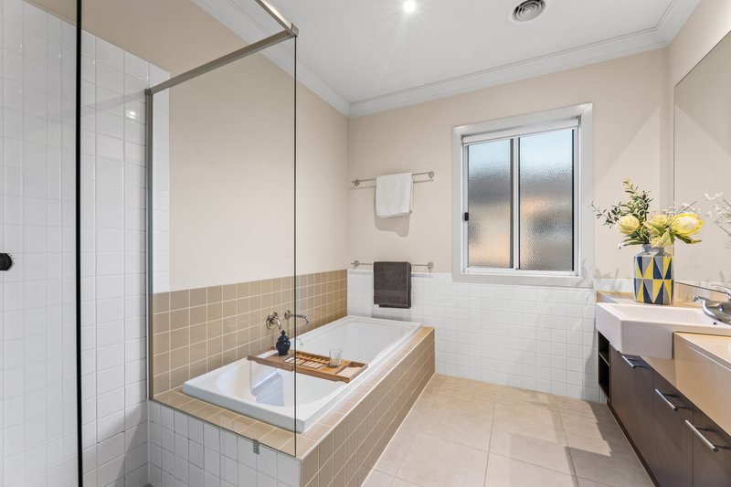 Photo - 6 Cookson Way, Burwood VIC 3125 - Image 12