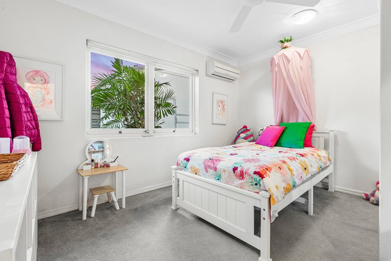 Photo - 6 Coolcrest Street, Wynnum QLD 4178 - Image 15