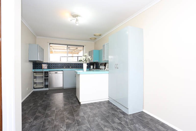 Photo - 6 Coral Court, Lalor VIC 3075 - Image 3