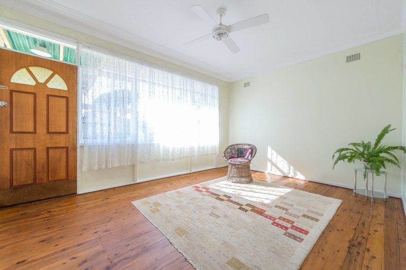 Photo - 6 Cornwall Road, Dapto NSW 2530 - Image 3