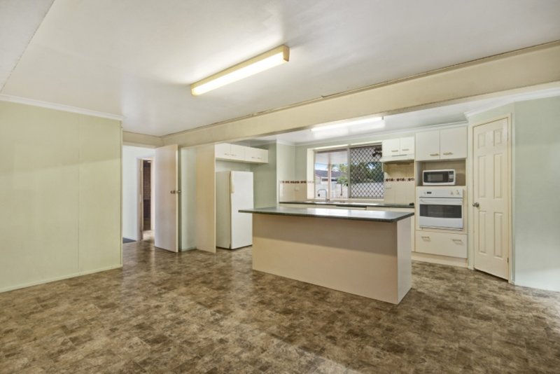 Photo - 6 Cotswold Street, Morayfield QLD 4506 - Image 3