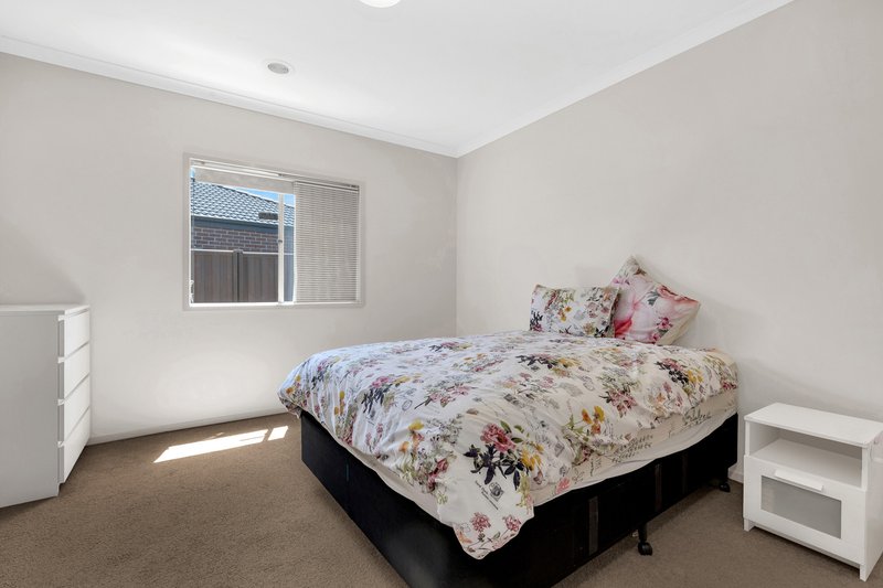 Photo - 6 Creekside Boulevard, Manor Lakes VIC 3024 - Image 5