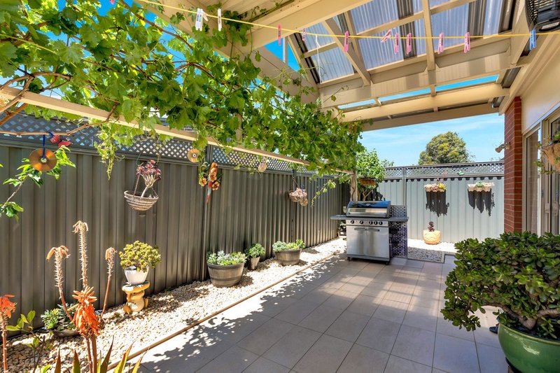 Photo - 6 Creekside Boulevard, Manor Lakes VIC 3024 - Image 10