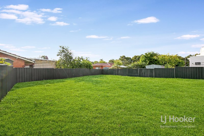 Photo - 6 Crucie Avenue, Bass Hill NSW 2197 - Image 11