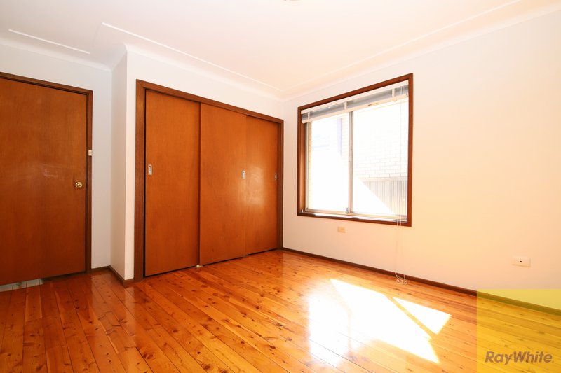 Photo - 6 Cumberland Avenue, Georges Hall NSW 2198 - Image 4