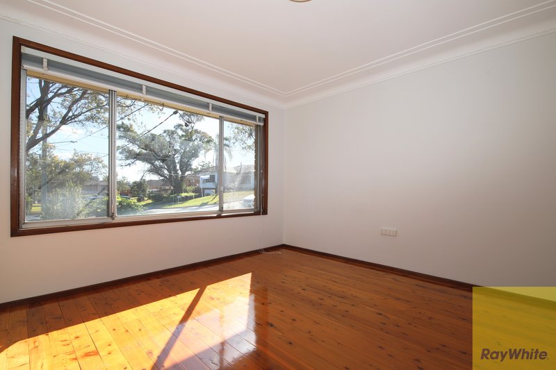 Photo - 6 Cumberland Avenue, Georges Hall NSW 2198 - Image 5