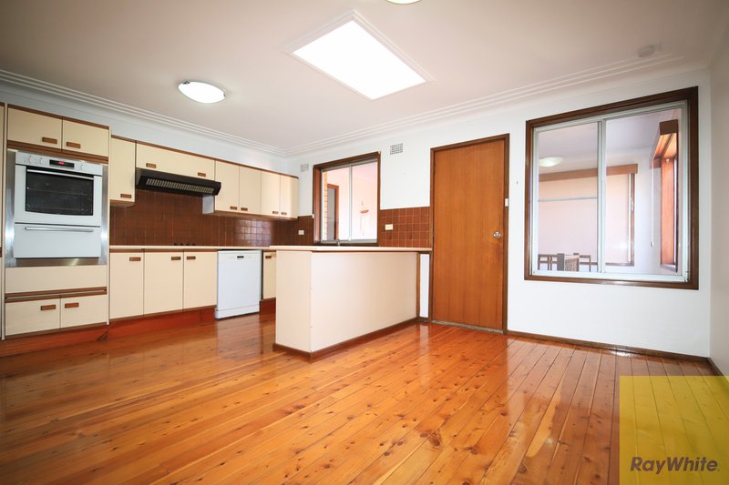 Photo - 6 Cumberland Avenue, Georges Hall NSW 2198 - Image 7