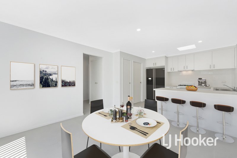 Photo - 6 Cumulus Court, Hampton Park VIC 3976 - Image 3