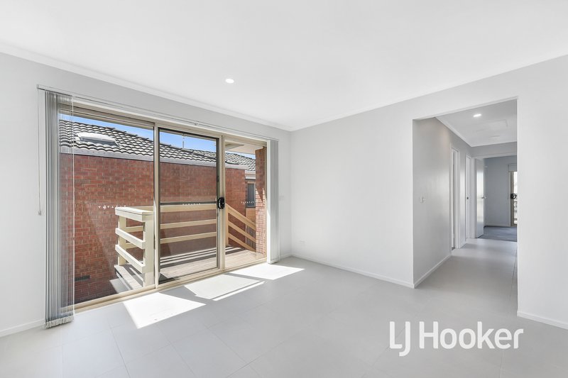 Photo - 6 Cumulus Court, Hampton Park VIC 3976 - Image 7