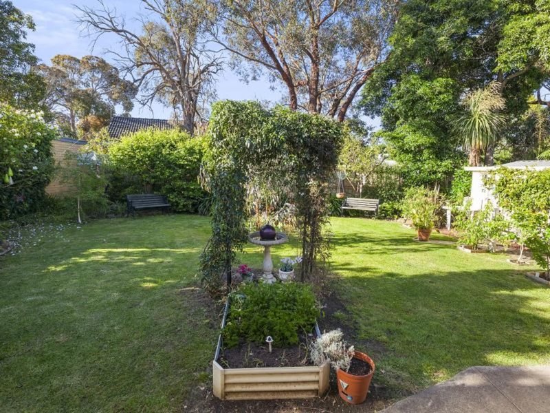 Photo - 6 Cuthbert Ave , Highton VIC 3216 - Image 12