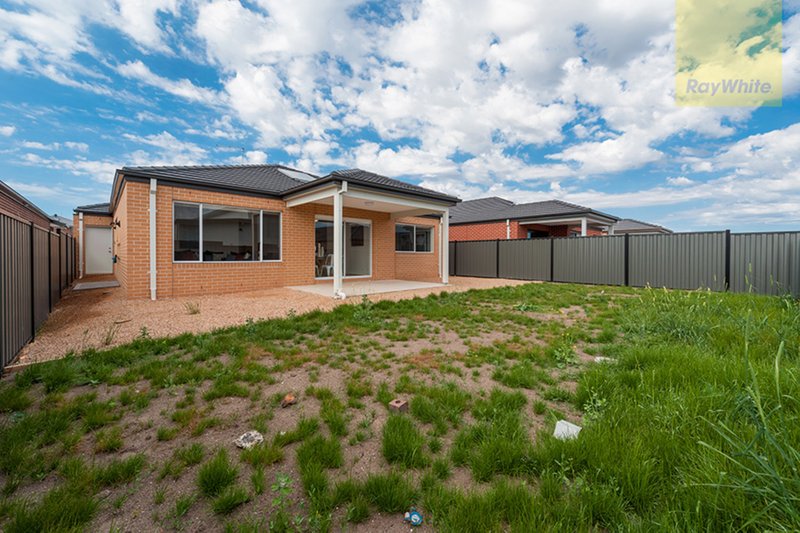 Photo - 6 Dacite Way, Craigieburn VIC 3064 - Image 16