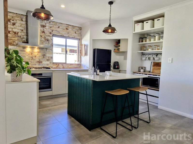 Photo - 6 Darkan Close, Dudley Park WA 6210 - Image 2