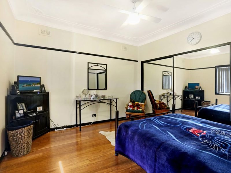 Photo - 6 Dawn Crescent, Regents Park NSW 2143 - Image 6