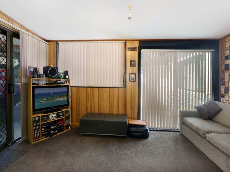 Photo - 6 Dawn Crescent, Regents Park NSW 2143 - Image 9