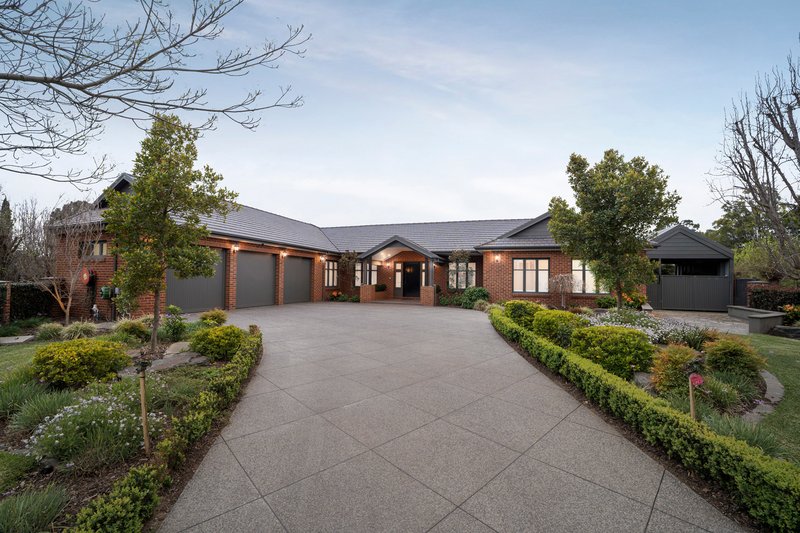 Photo - 6 De Garis Place, Werribee VIC 3030 - Image 1