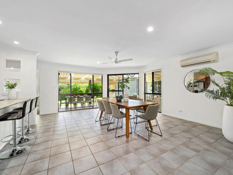 Photo - 6 De Vito Place, Mcdowall QLD 4053 - Image 4