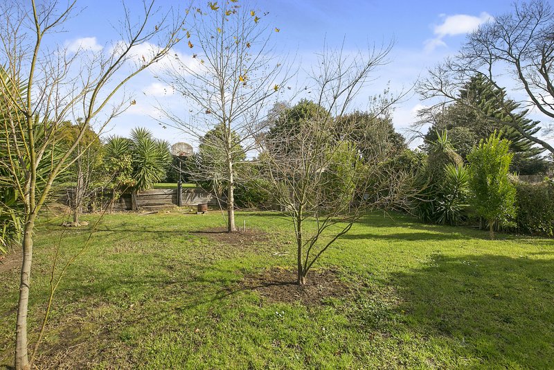 Photo - 6 Dee Road, Millgrove VIC 3799 - Image 5