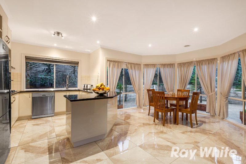 Photo - 6 Delacombe Drive, Mill Park VIC 3082 - Image 2