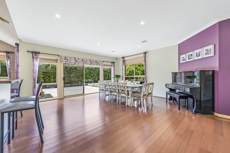 Photo - 6 Delhuntly Rise, Narre Warren South VIC 3805 - Image 10