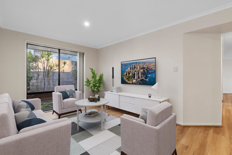 Photo - 6 Delonix Court, Arundel QLD 4214 - Image 12