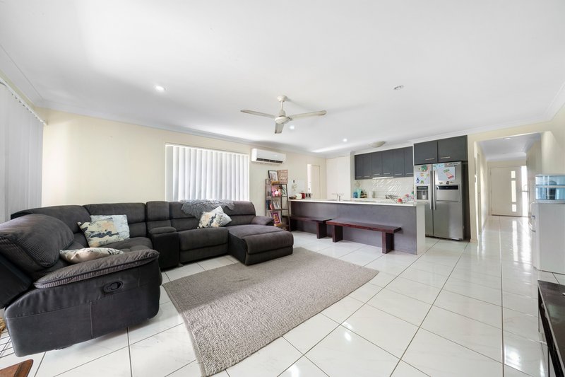 Photo - 6 Deschamps Close, Loganlea QLD 4131 - Image 3