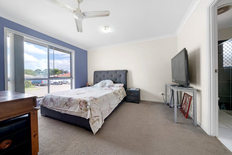 Photo - 6 Deschamps Close, Loganlea QLD 4131 - Image 4