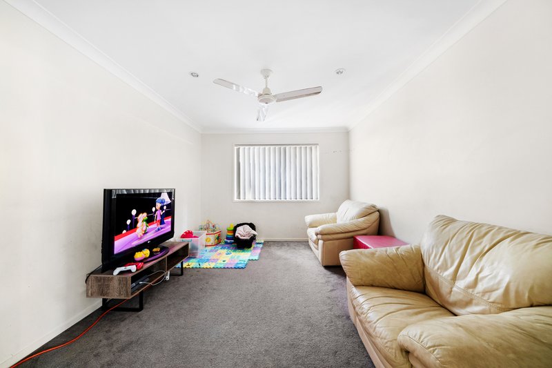 Photo - 6 Deschamps Close, Loganlea QLD 4131 - Image 6