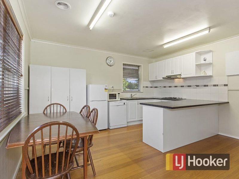 Photo - 6 Deveney Street, Pakenham VIC 3810 - Image 3