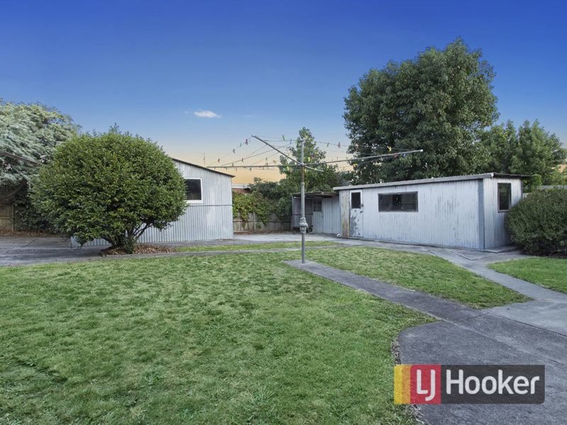 Photo - 6 Deveney Street, Pakenham VIC 3810 - Image 4